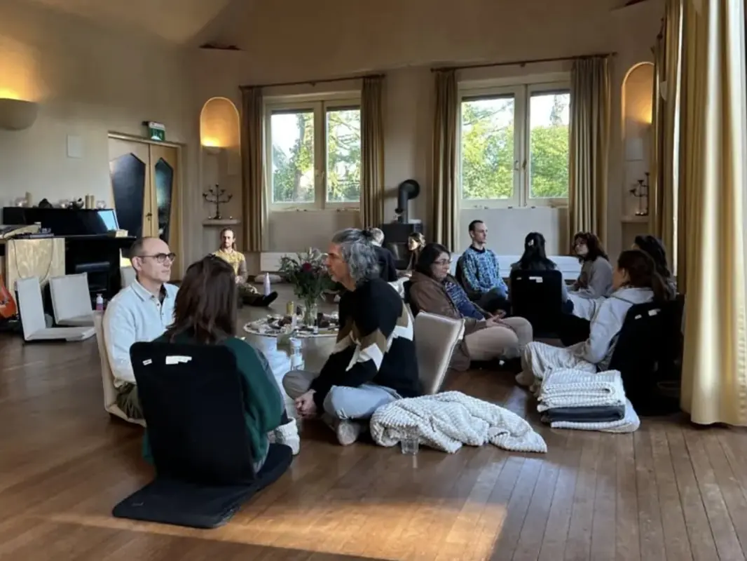 Espace de cercle de parole pour l'intégration collective à l'Institut Renaissance