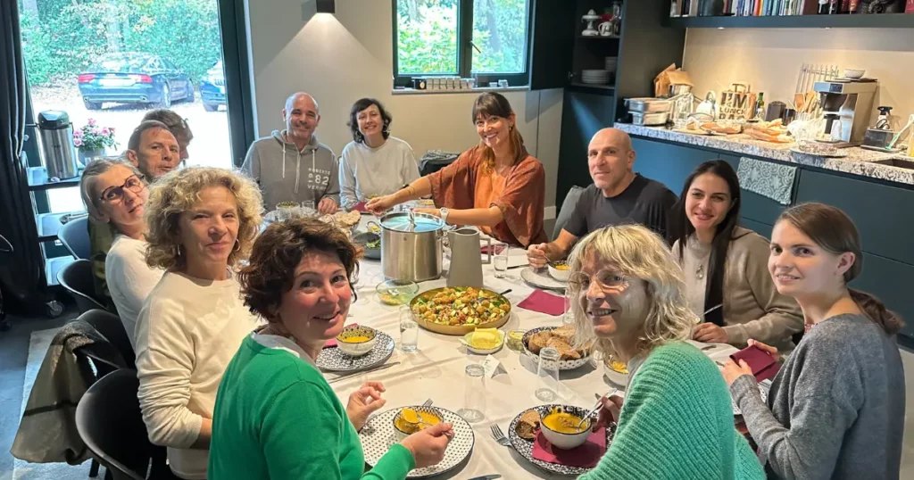 Connexion sociale pendant l'intégration psychédélique - équilibre solitude et partage