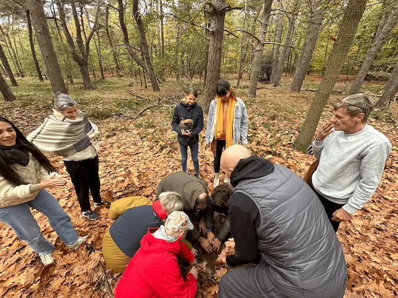 Rituel en forêt retraite psilocybine